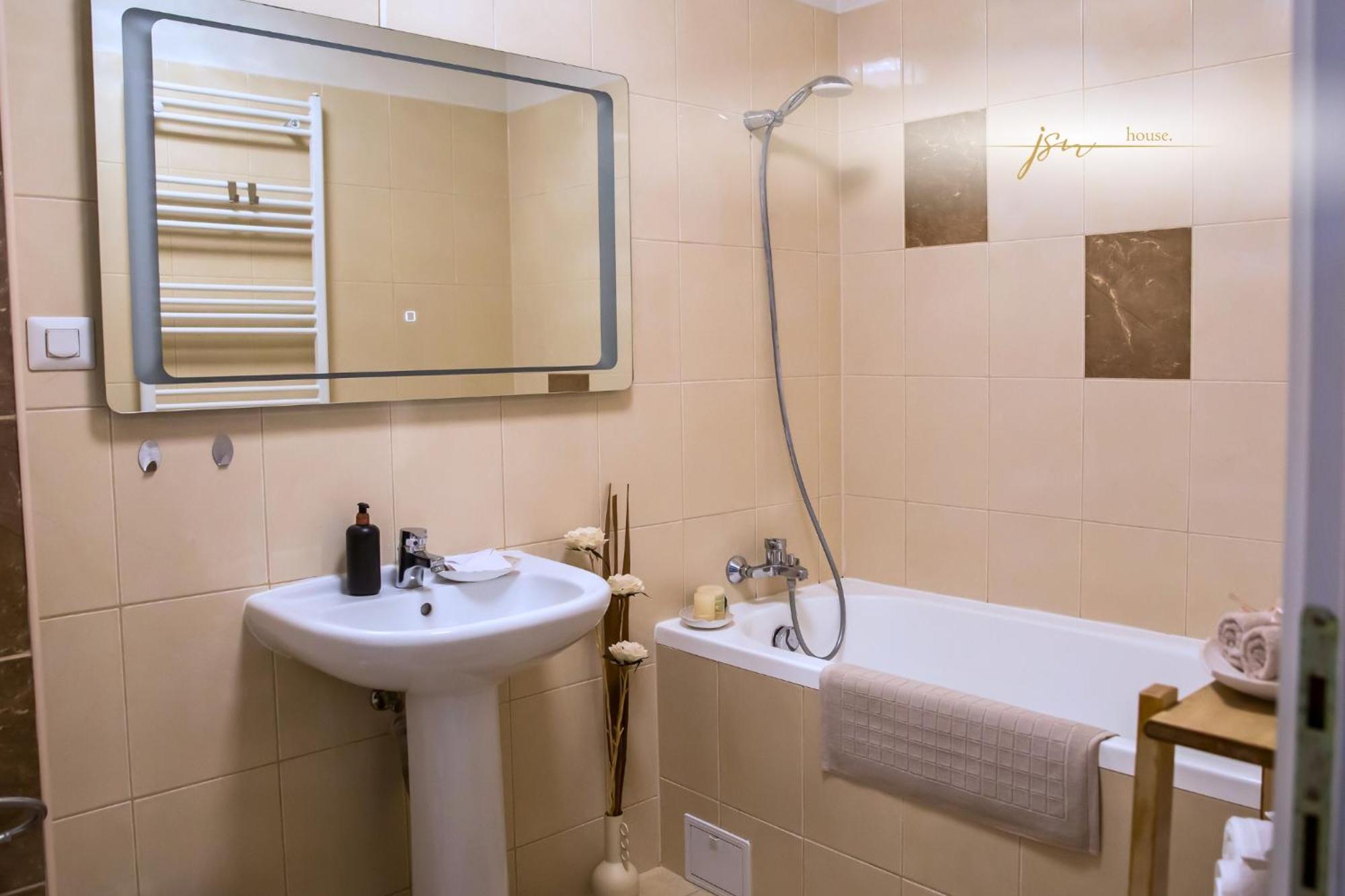 Jsn House - Private Parking & Premium Services Bukares Bagian luar foto